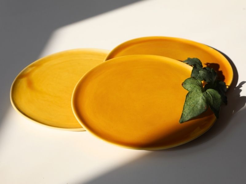 Piatto grande giallo miele